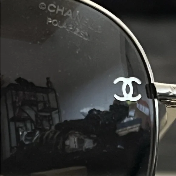 Vintage CHANEL 4189 Aviator Mirror Sunglasses Made In Italy display picture 2